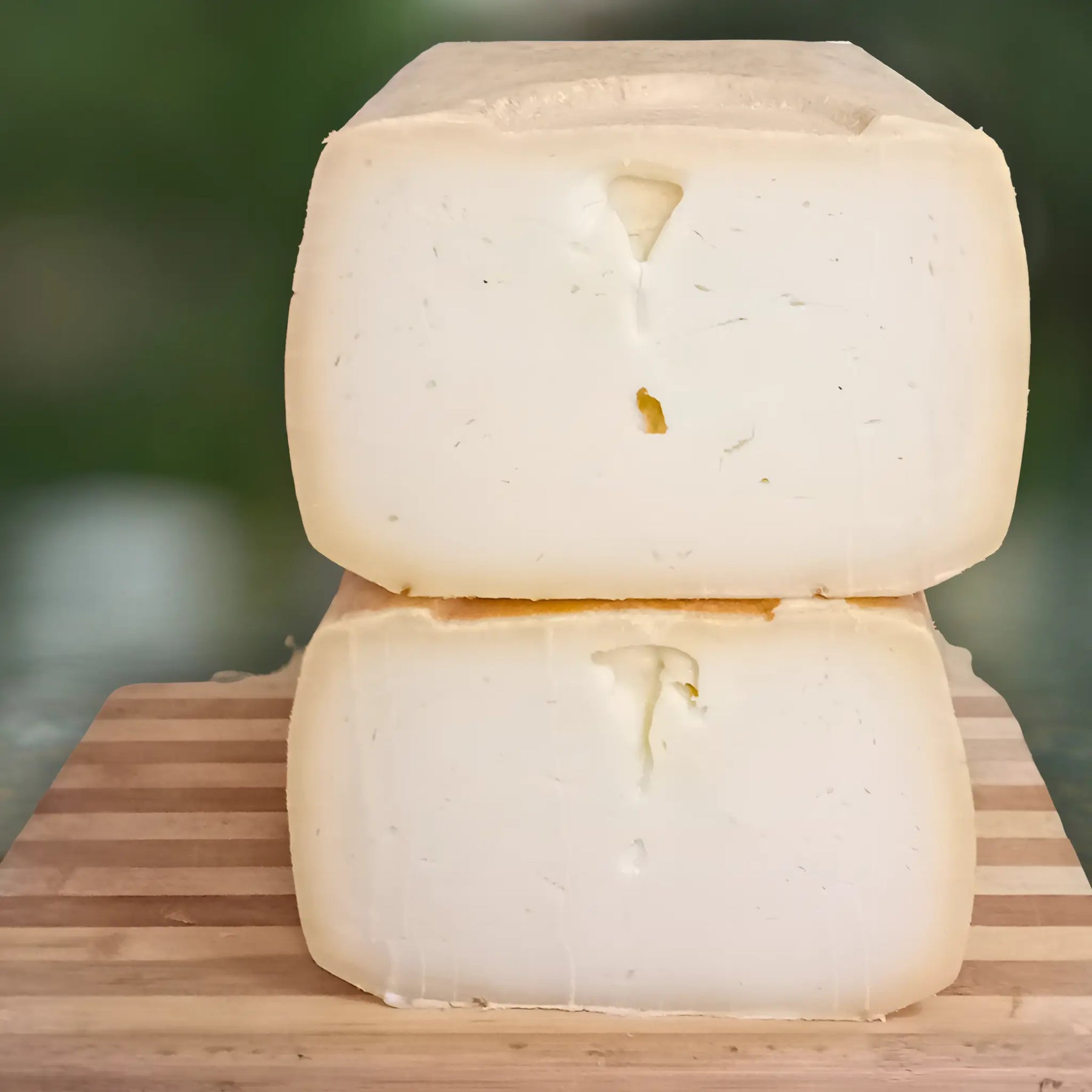 Alla Scoperta del Caciocavallo Ragusano: Un viaggio tra storia, metodi di produzione e curiosità