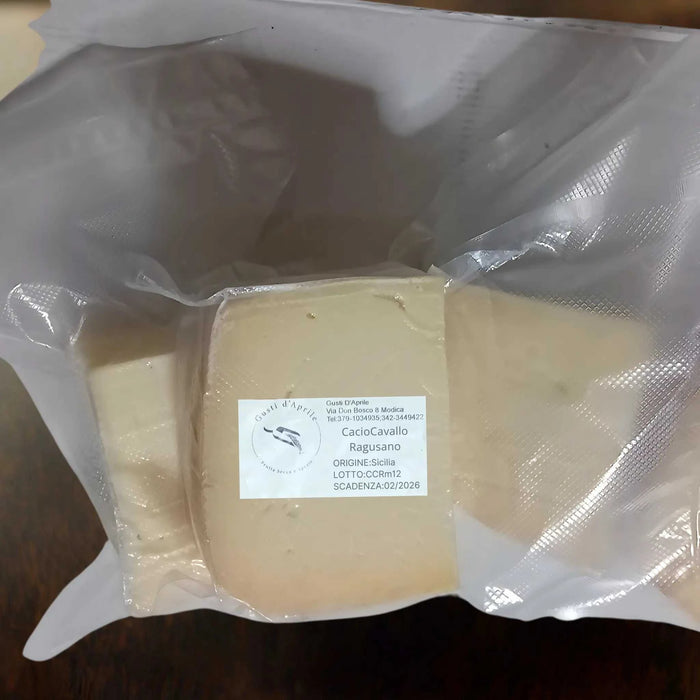 confezione sottovuoto di formaggio ragusano stagionato 500gr